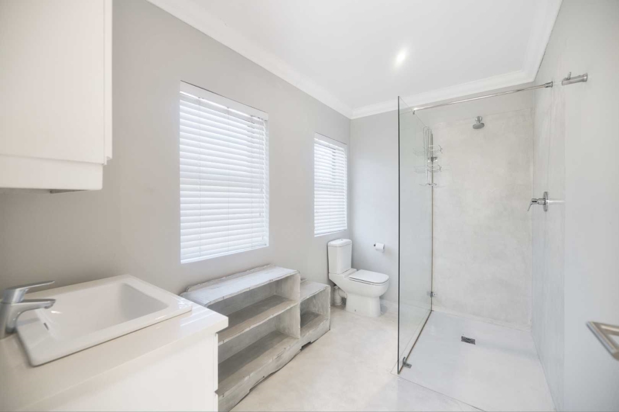 4 Bedroom Property for Sale in Fernkloof Estate Western Cape
